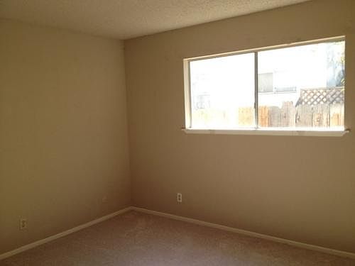 3rd image of 627 S Garden St