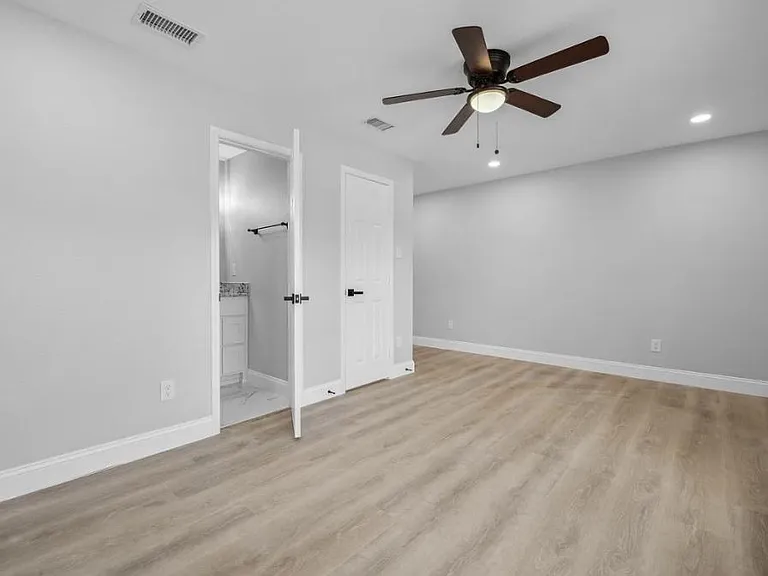 304 N Main St — Photo 15