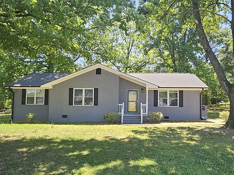 105 Wildwood Dr — Photo 1