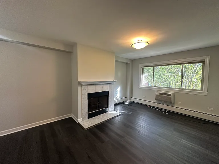 900 W Fullerton Ave #4H — Photo 2