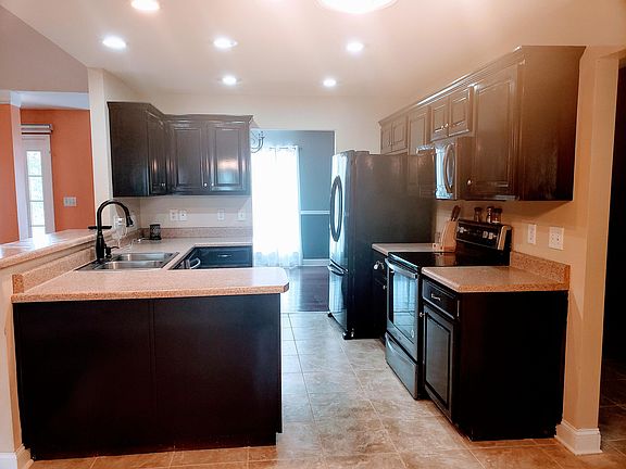 5th image of 400 Farmway Dr SE