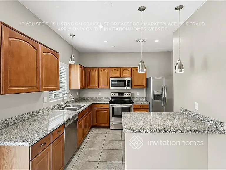 17263 W Acapulco Ln — Photo 10