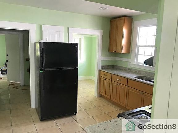 4th image of 6231 Avenal Ave