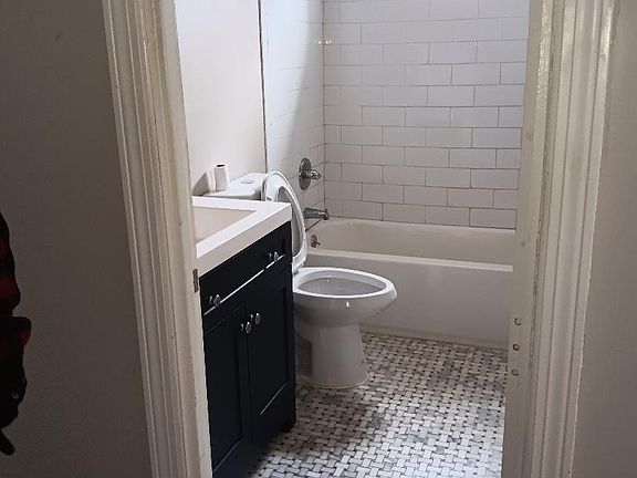 3rd image of 805 Shelby Ave #2
