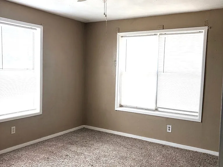 324 Lindy Ave — Photo 8