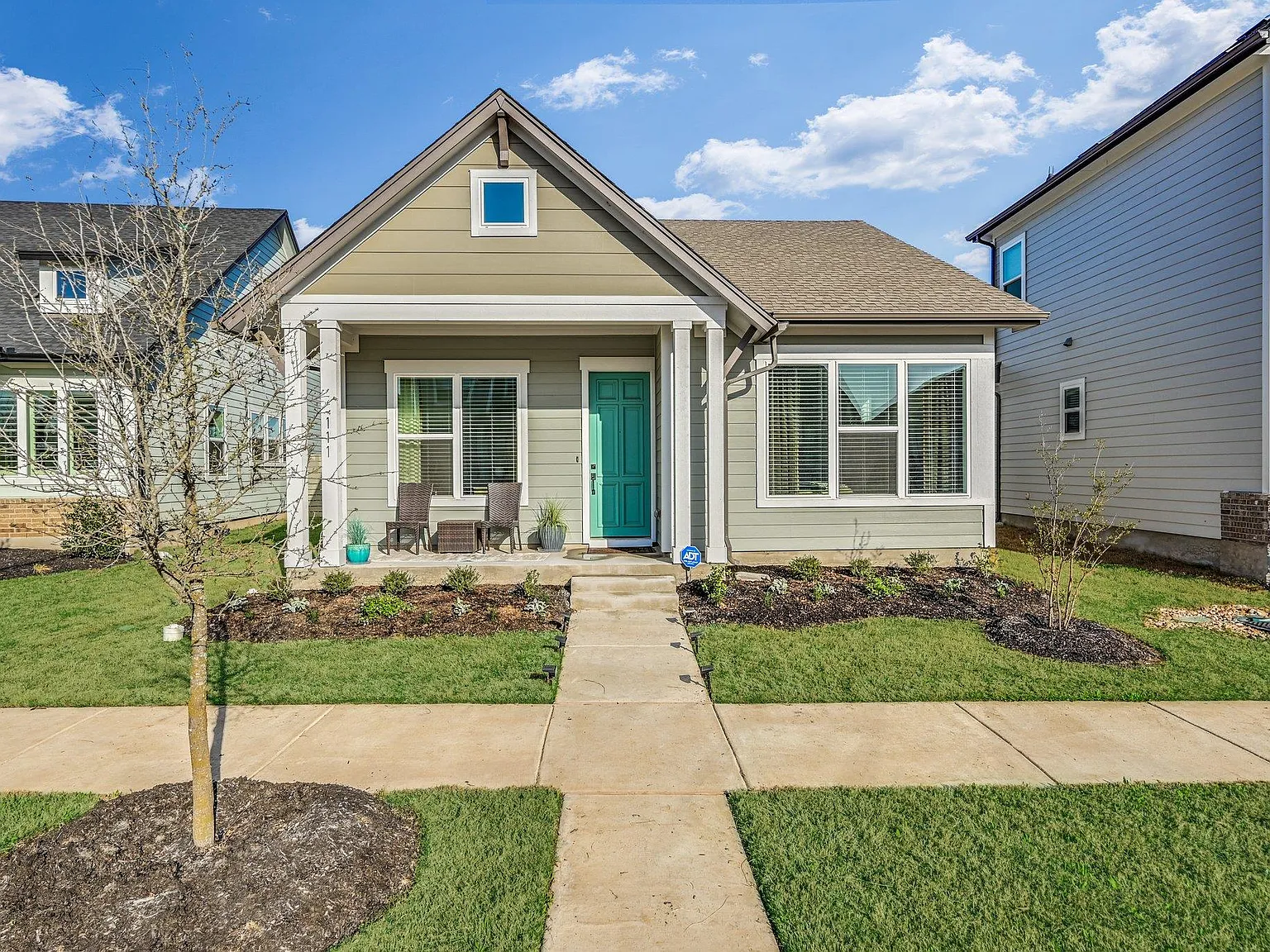 3 bed, 2.0 bath, 1656 sqft, $2,350 — Photo 1