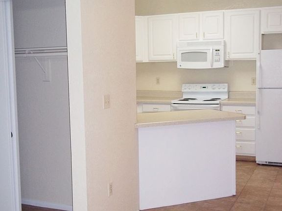 5th image of 415 King St APT 702