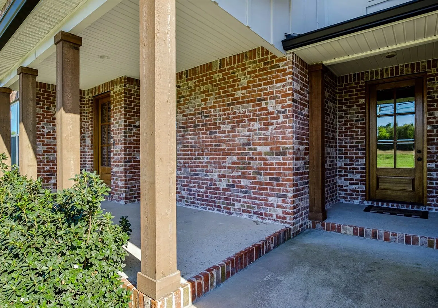 Gorgeous 5 Bed / 4 Bath Executive Home in Smyrna! fenced-in backyard backs up to lovely creek — Photo 4