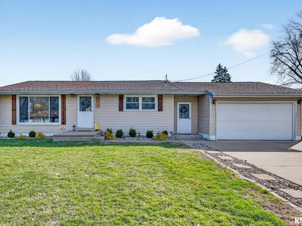 310 Sherwood Park Rd, Washington, IL 61571