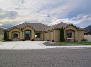 1429 Jade Ave, West Richland, WA 99353