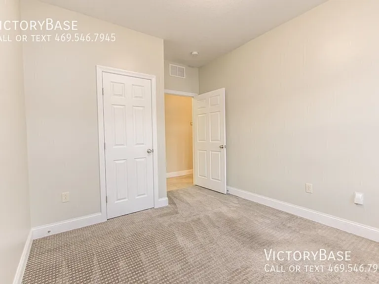 Creekside Apartments — Photo 10