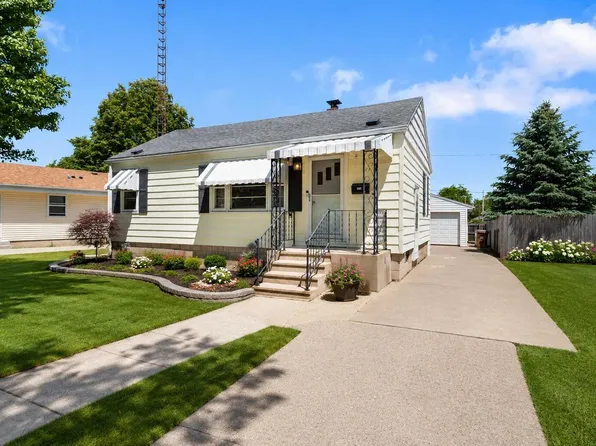 7925 46th AVENUE, Kenosha, WI 53142