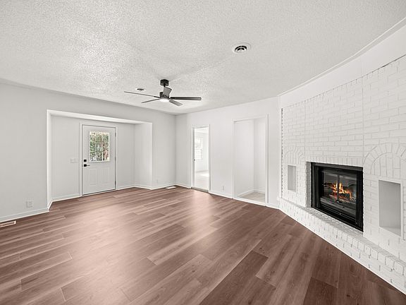5th image of 412 SE Ewing St