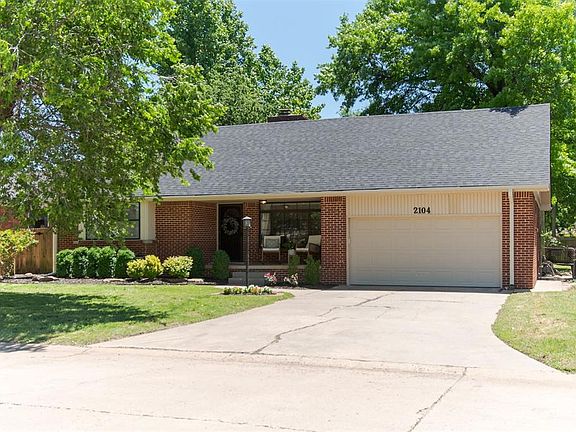 2nd image of 2104 Fremont Dr