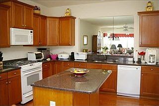3rd image of 15307 Legend Oaks Ct