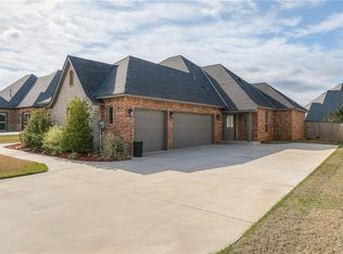 908 Gateway Bridge Ct, Edmond, OK 73034