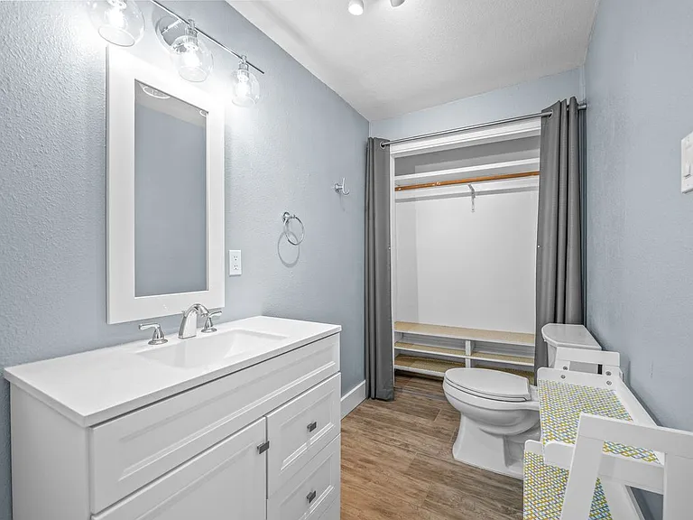 7432 Dumosa Ave #1/2 — Photo 9