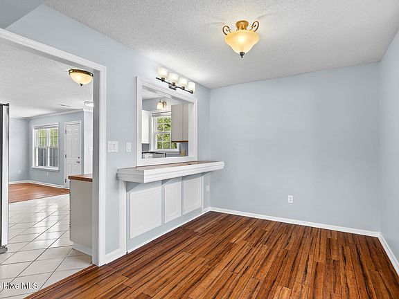 5th image of 217 Mahogany Dr