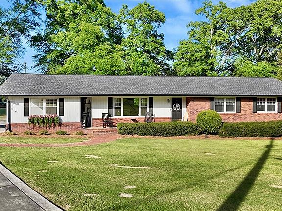2nd image of 120 Valley Cir