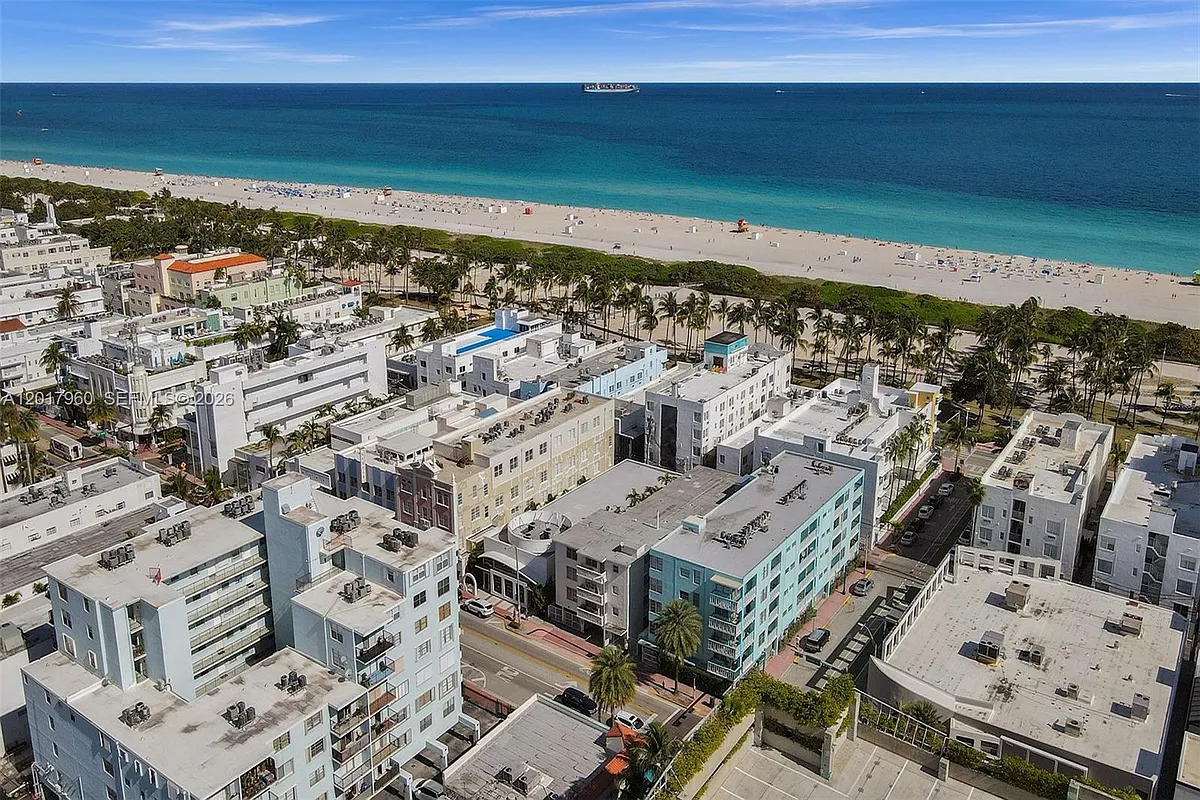 Building Photo - 713 Collins Ave #42