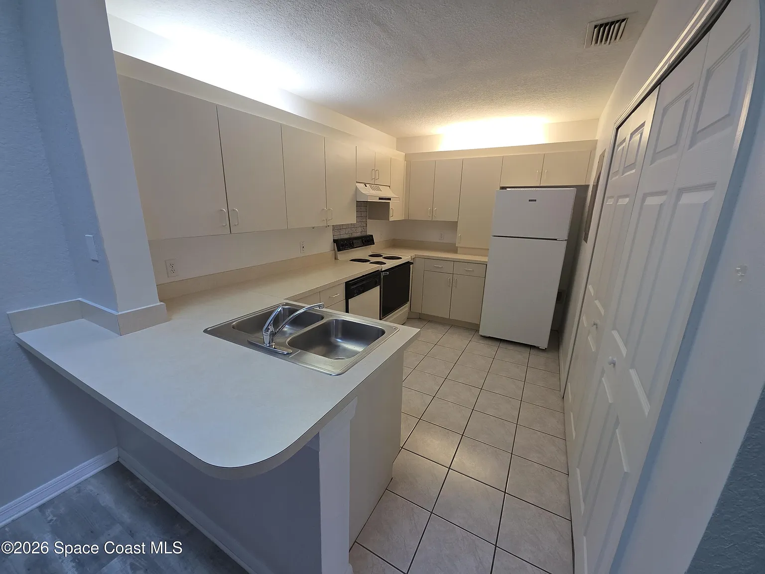 2 bed, 2.0 bath, 1067 sqft, $1,800 — Photo 3