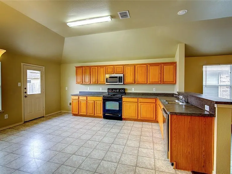 8513 Prairie Wind Trl — Photo 8