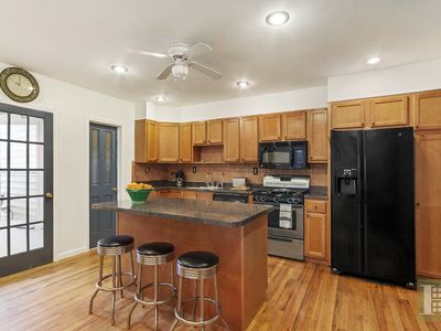 595 17th St, Brooklyn, NY, 11218