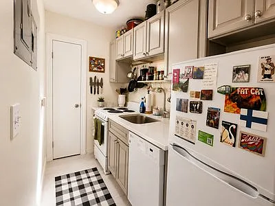2 bed, 9999 sqft, $2,700 — Photo 3