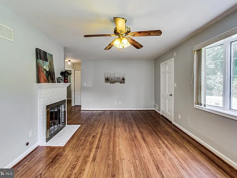 6641 Barrett Rd — Photo 5