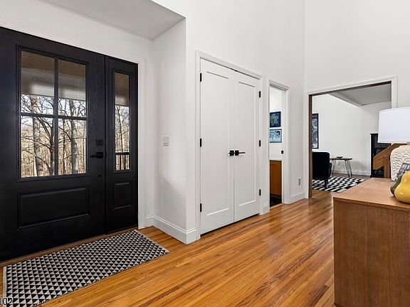 4th image of 123 W Valley Brook Rd