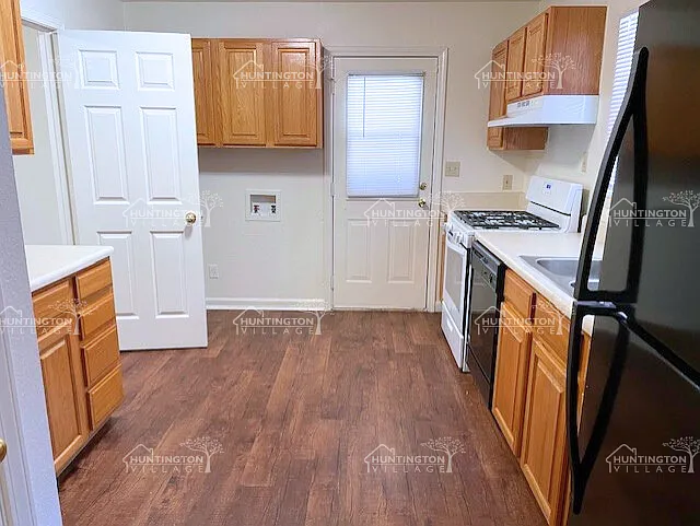 609 Griffiss St — Photo 5