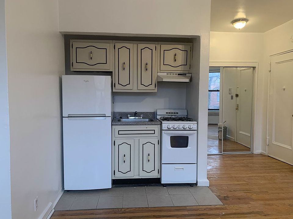 1st image of 118 Saint James Pl APT 2F