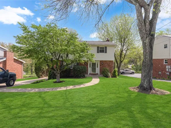 61 Norfolk Dr, Coraopolis, PA 15108