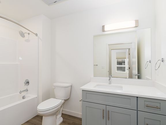 3rd image of 717 E 29th Ave #205