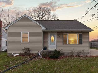 1554 S Oneida St, Appleton, WI 54915