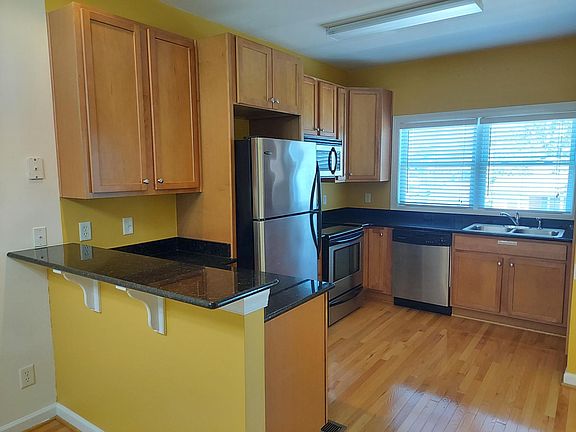 4th image of 440 21st St #440