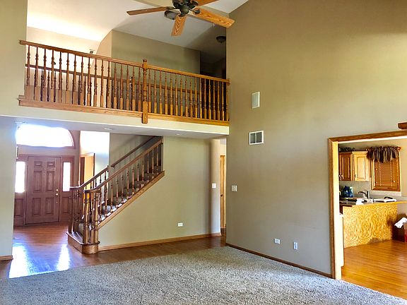 3rd image of 257 Barrington Dr