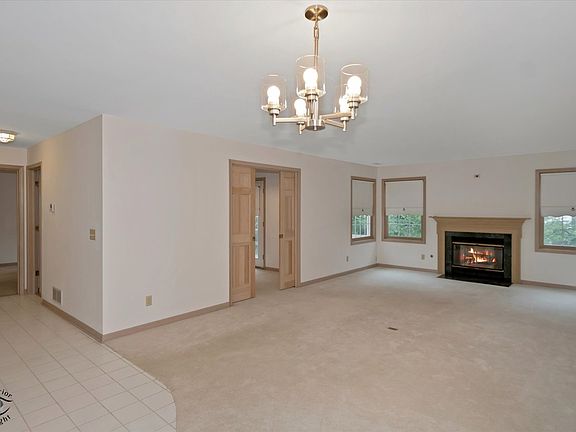 4th image of 572 Bradbury Ln #572