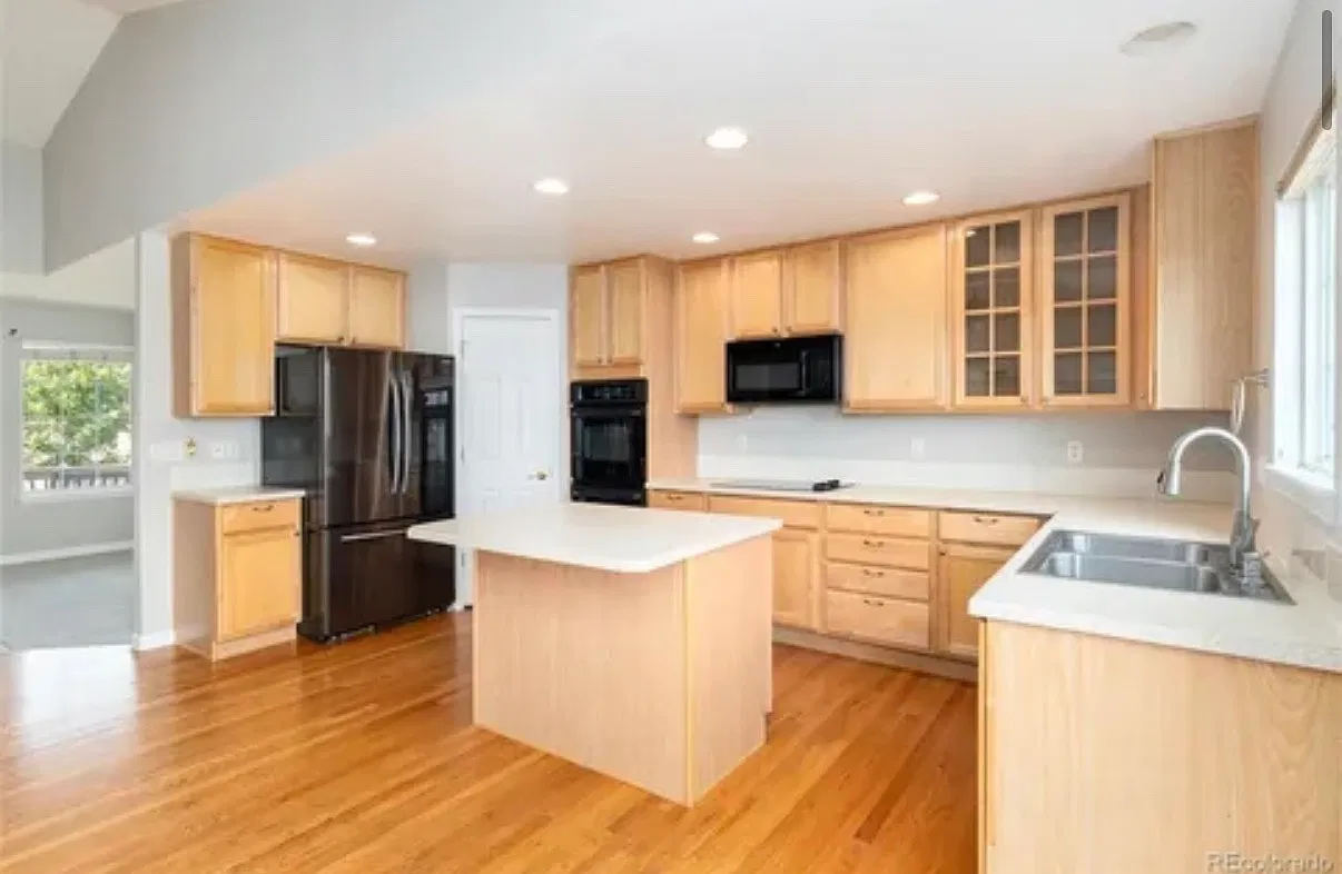 3 bed, 2643 sqft, $3,450 — Photo 2