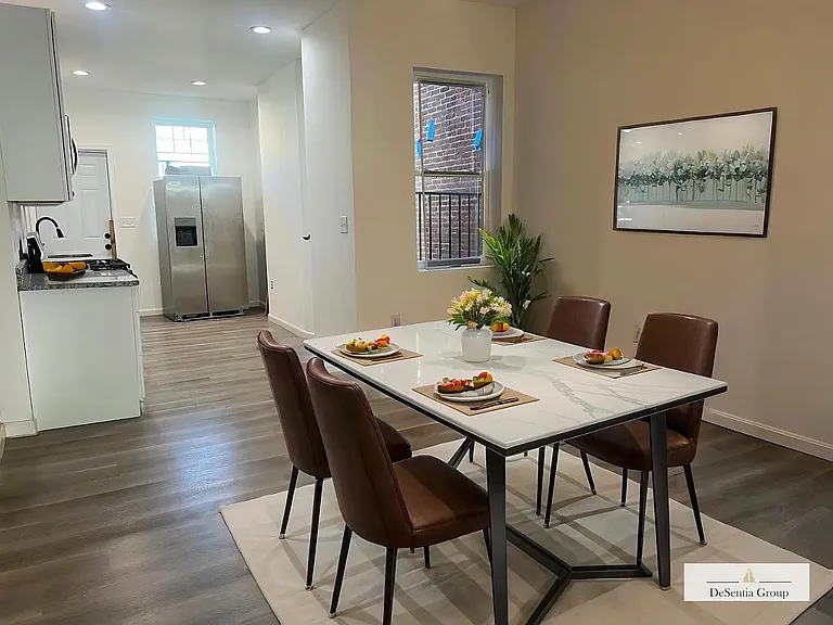 233 N Luzerne Ave — Photo 4