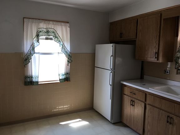 4th image of 7437 W Isham Ave