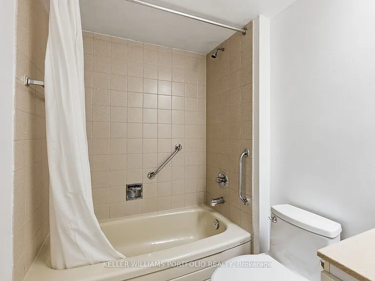 701 King St W #107 — Photo 21
