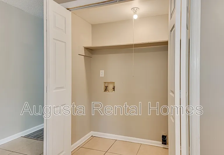 160 Chalet North Ct — Photo 14