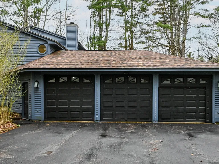 4 Greta Ln — Photo 3