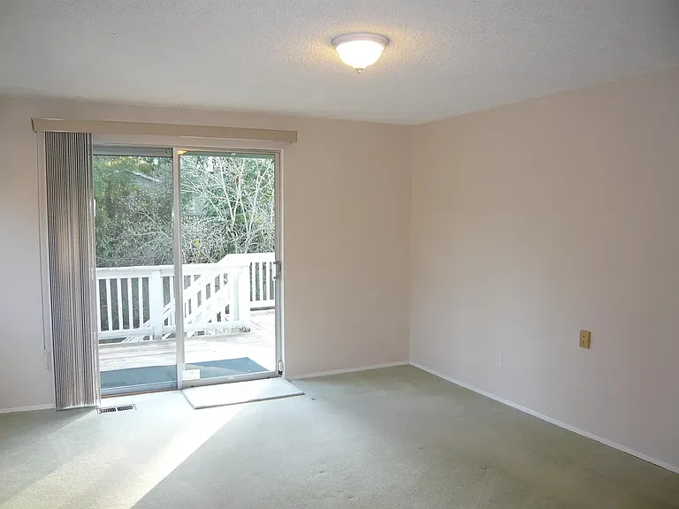 18833 SE 42nd St — Photo 6