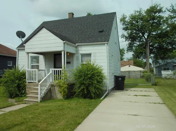 25627 Paige St, Roseville, MI 48066