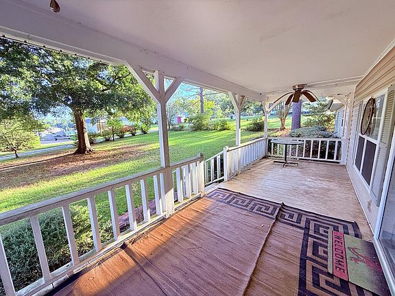 2nd image of 19 Grassy Ln