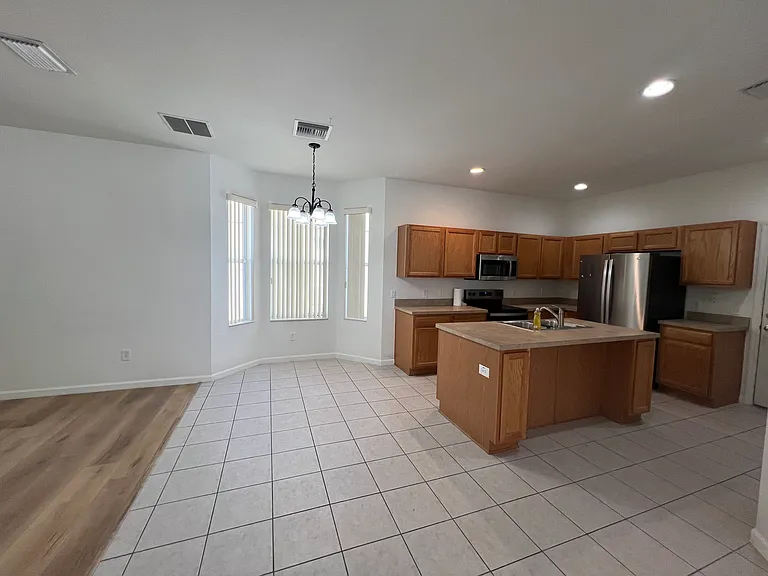 4146 SW 51st Ter — Photo 7