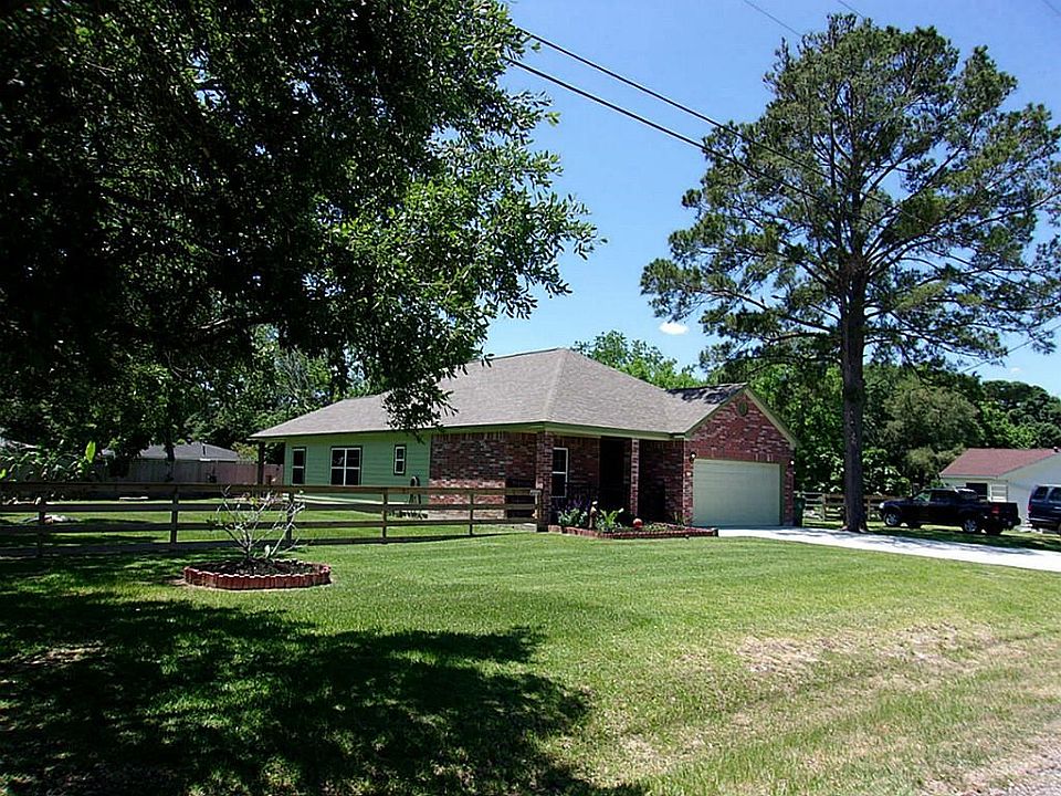 Custom built in 2015 on 2 lots
