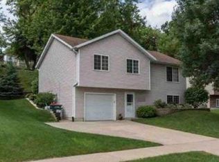 4044 7th St NW, Rochester, MN 55901